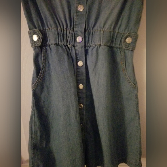 🎀Pre-owned GUESS Girls Denim dress. Color: Light Blue wash. Size: 10🌟 - Picture 3 of 6